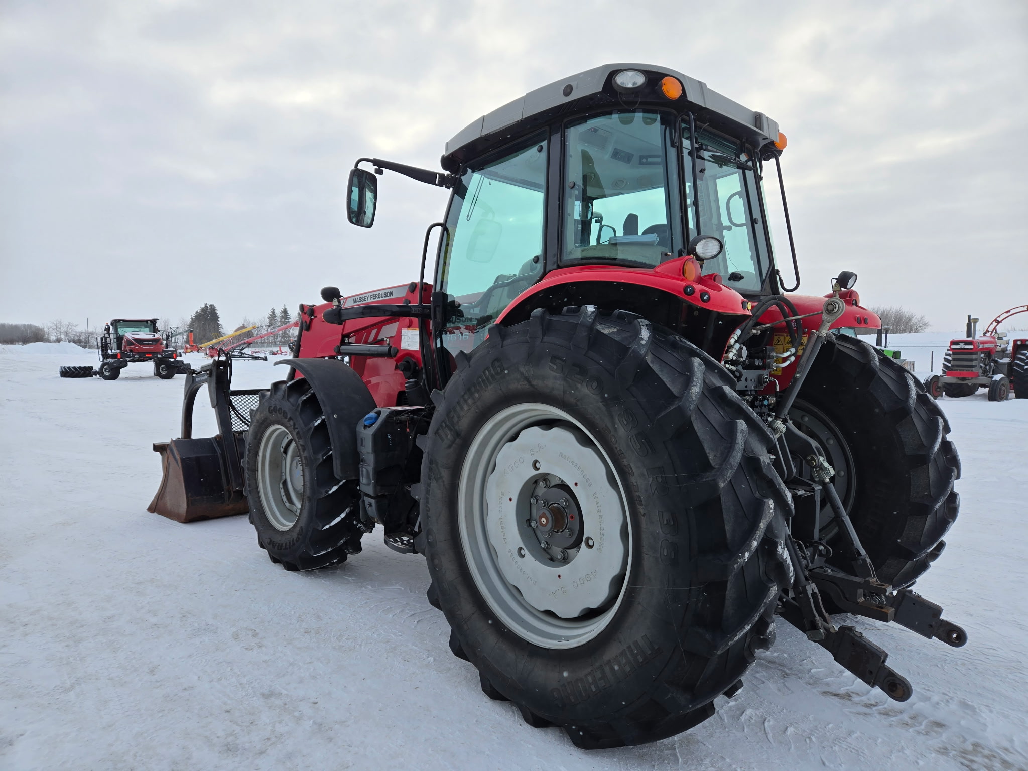 2015 Massey Ferguson 6616 Deluxe Tractor