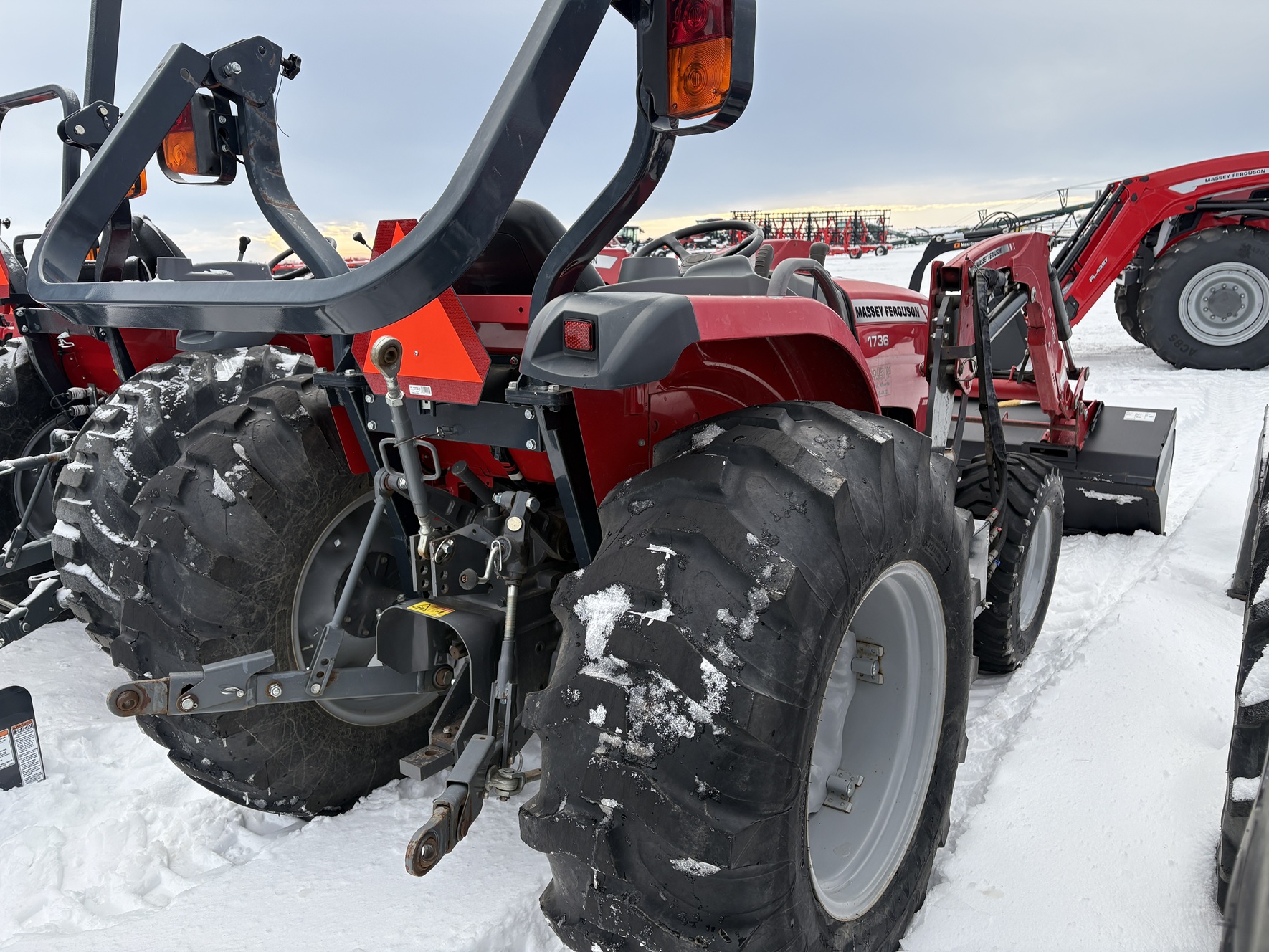 2015 Massey Ferguson 1736 Tractor