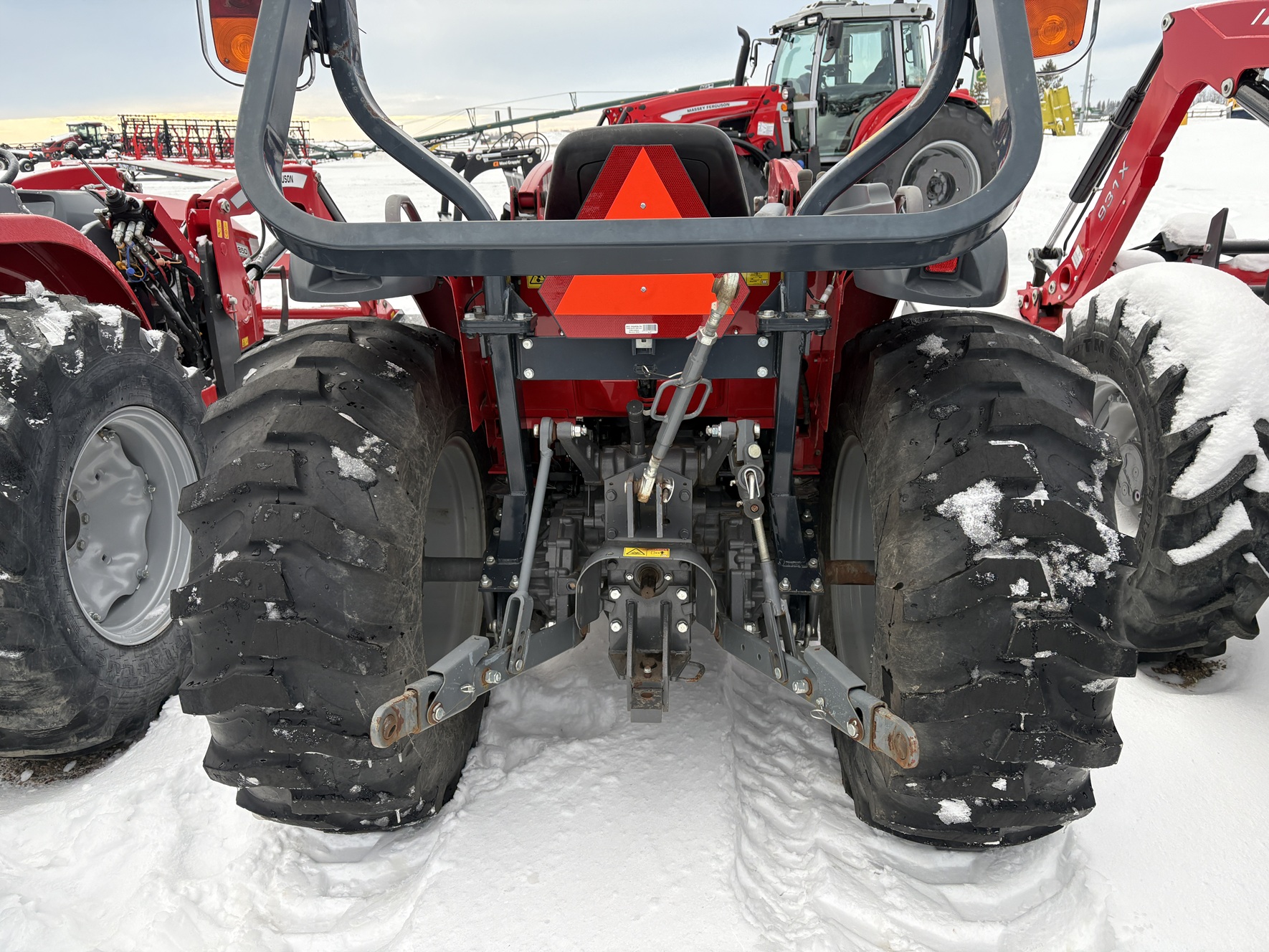 2015 Massey Ferguson 1736 Tractor