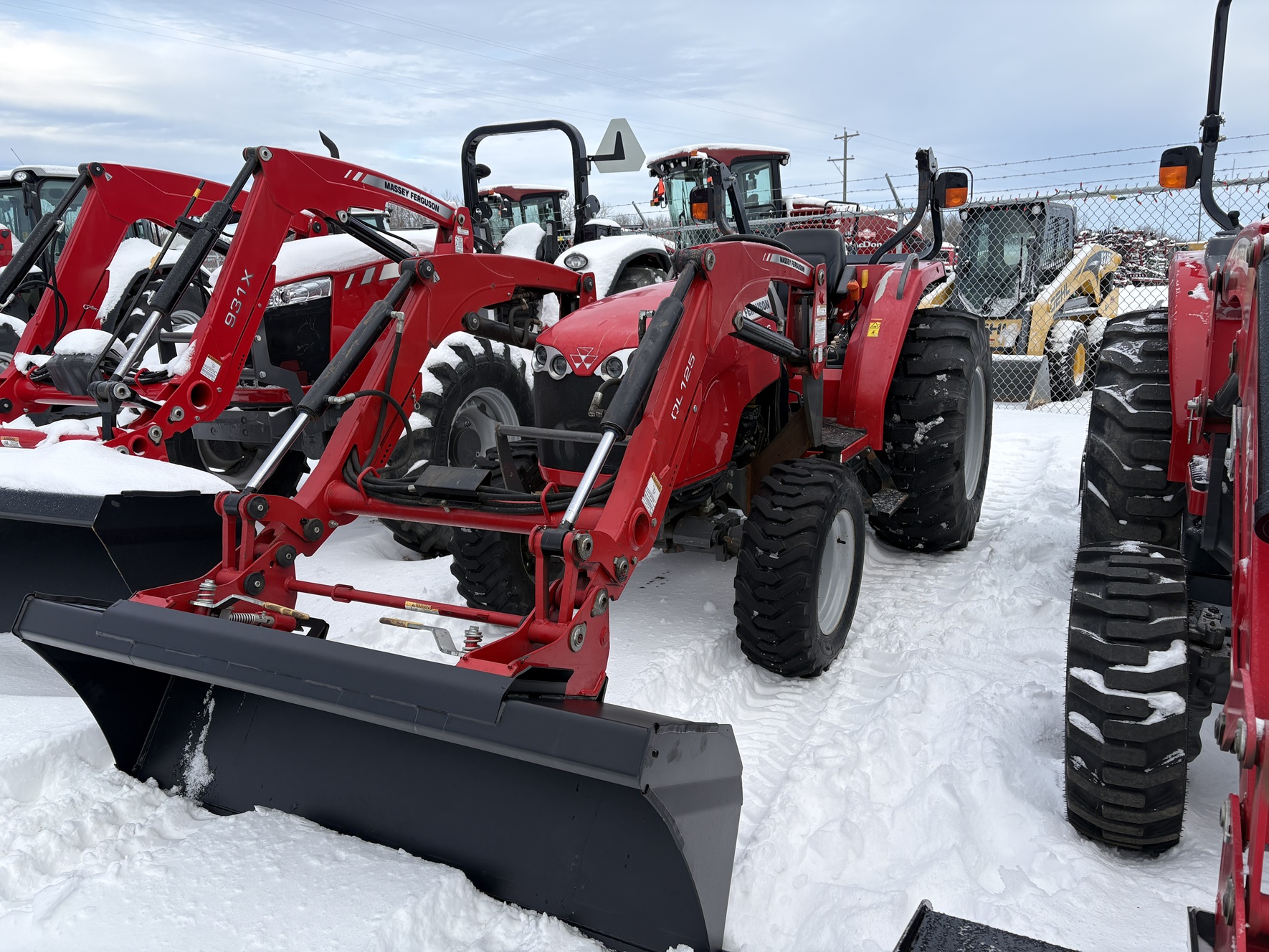 2015 Massey Ferguson 1736 Tractor