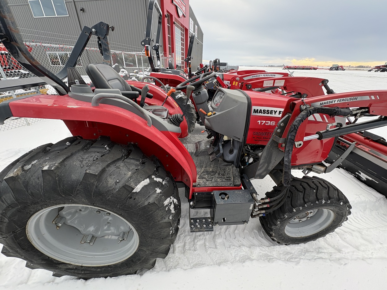 2015 Massey Ferguson 1736 Tractor