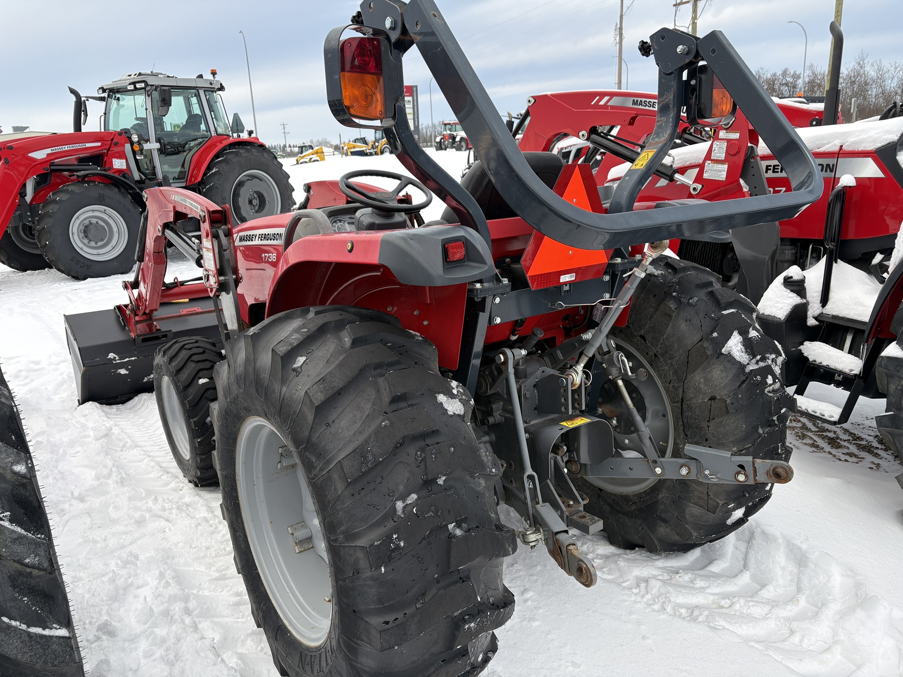 2015 Massey Ferguson 1736 Tractor