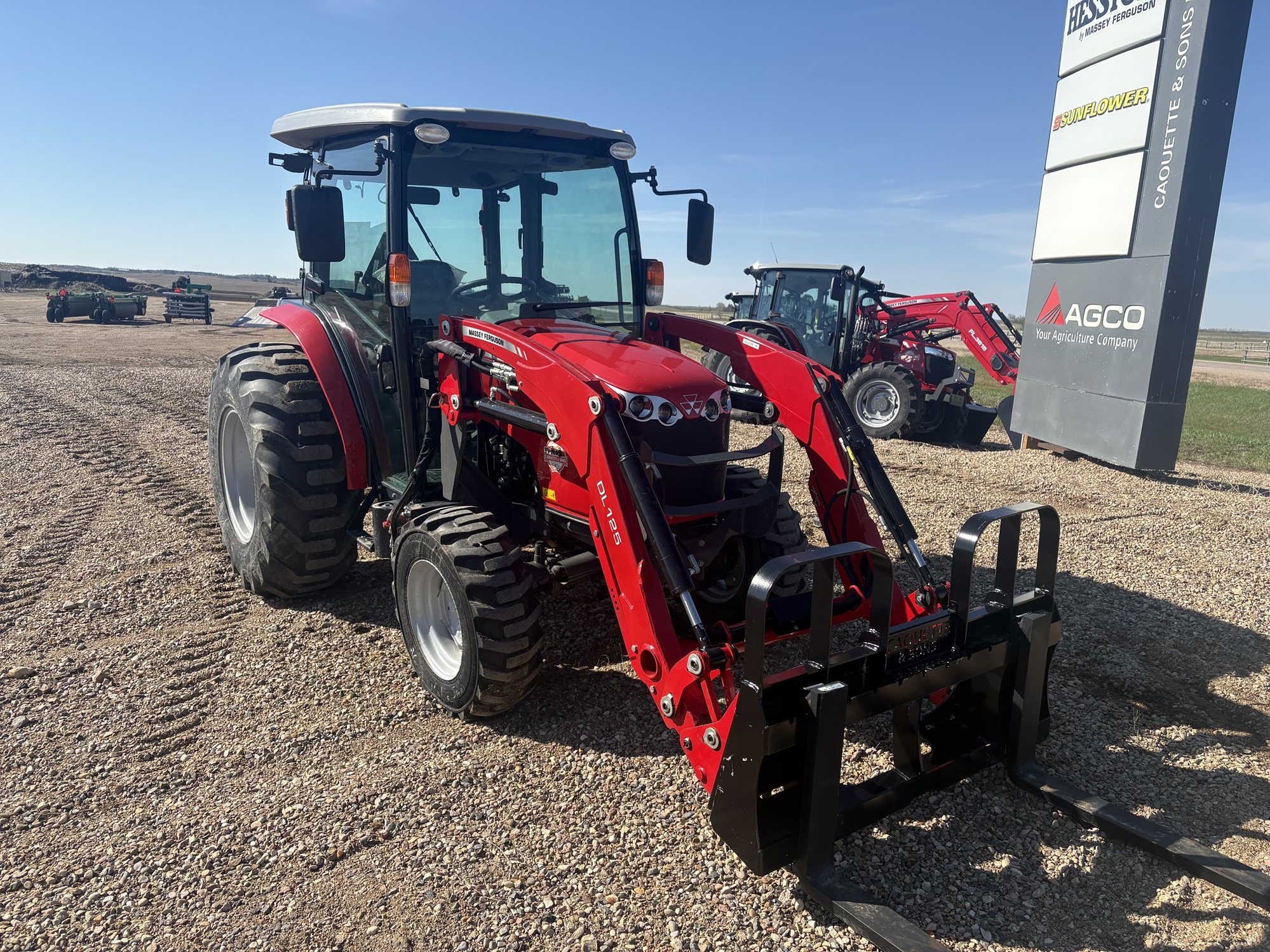 2019 Massey Ferguson 1735M Tractor