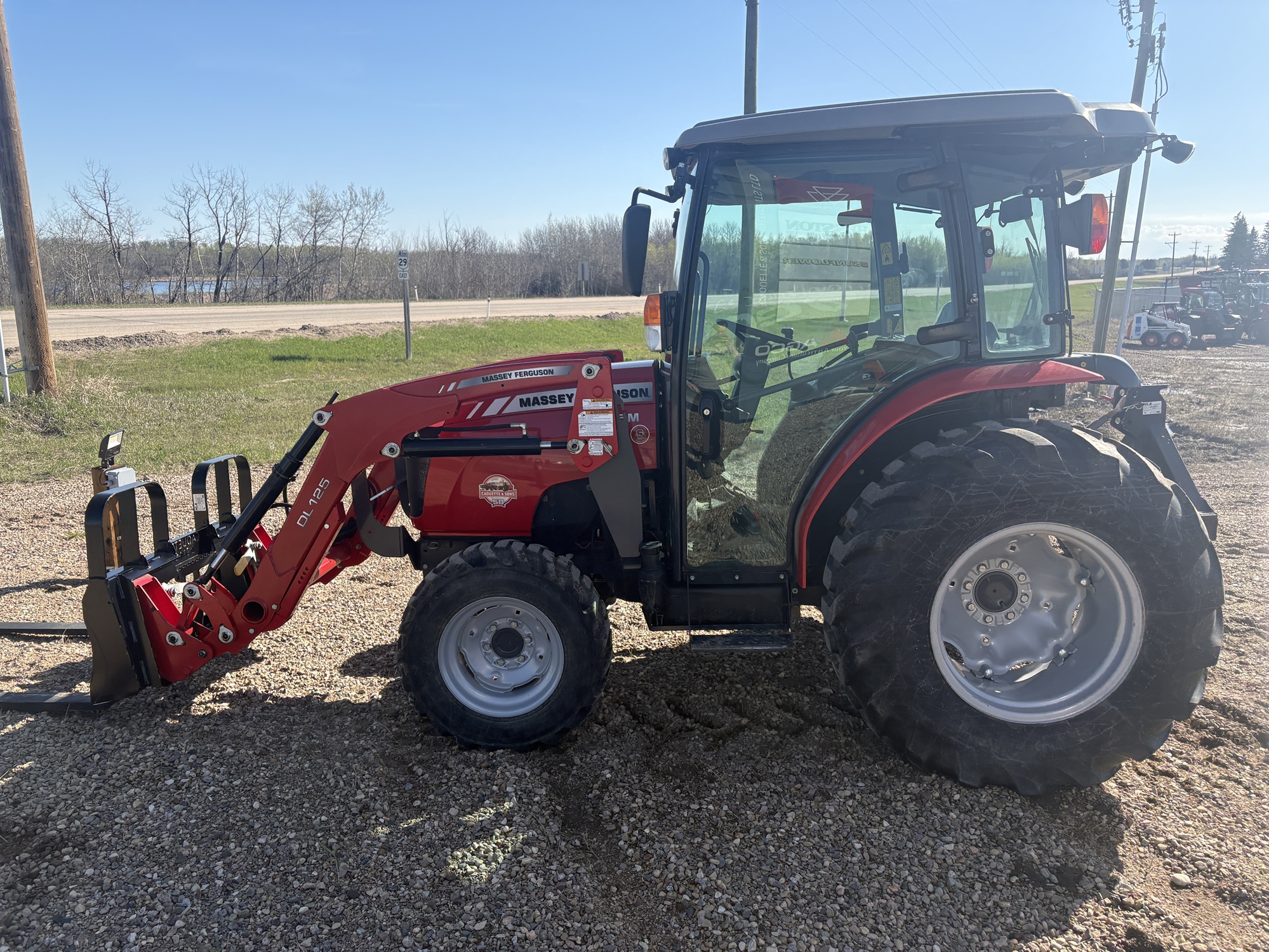 2019 Massey Ferguson 1735M Tractor