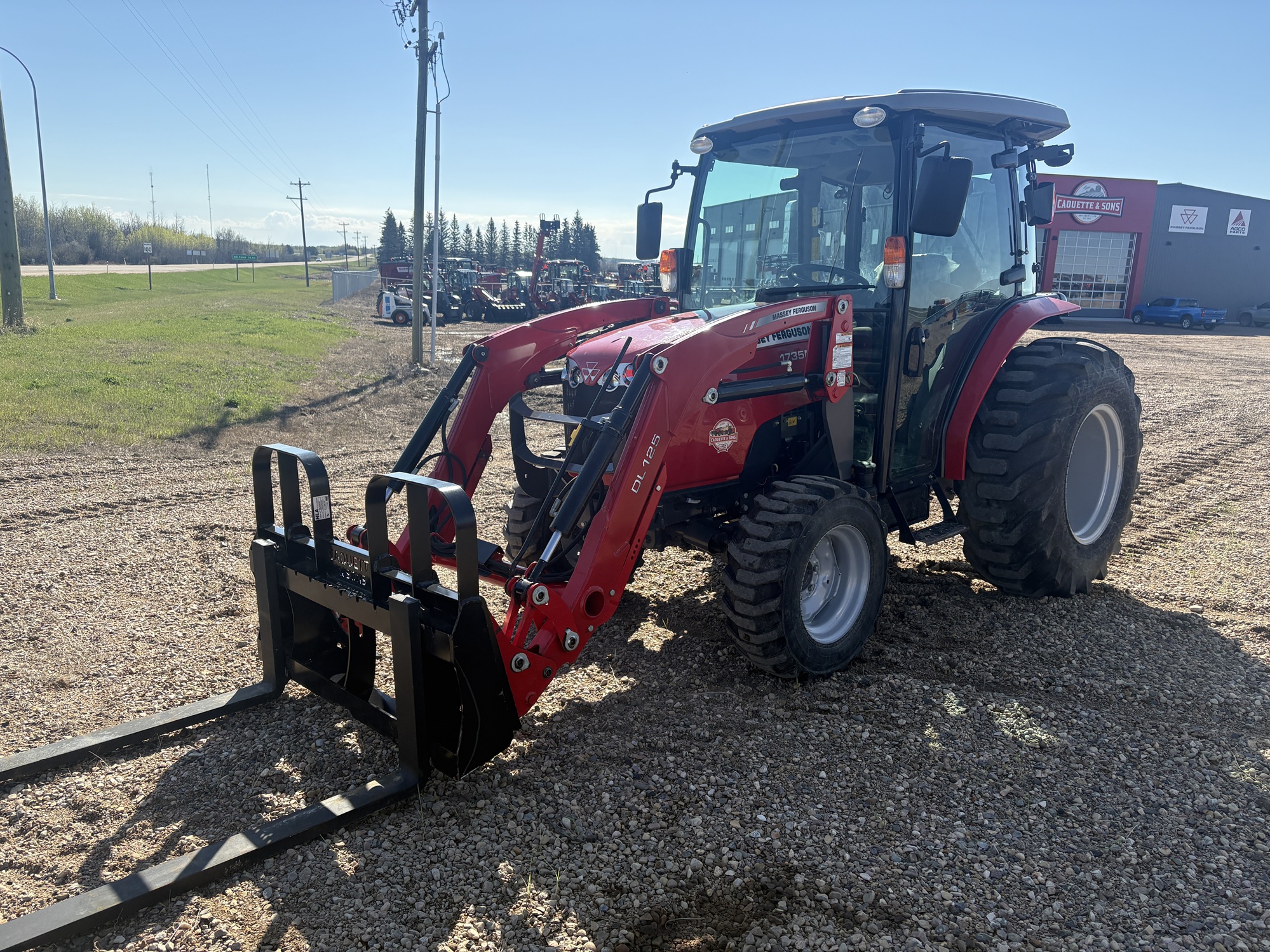 2019 Massey Ferguson 1735M Tractor
