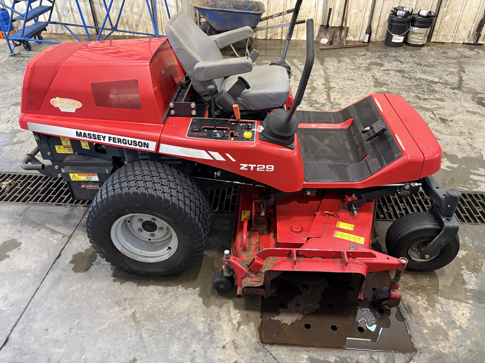 2012 Massey Ferguson ZT29 Mower/Zero Turn