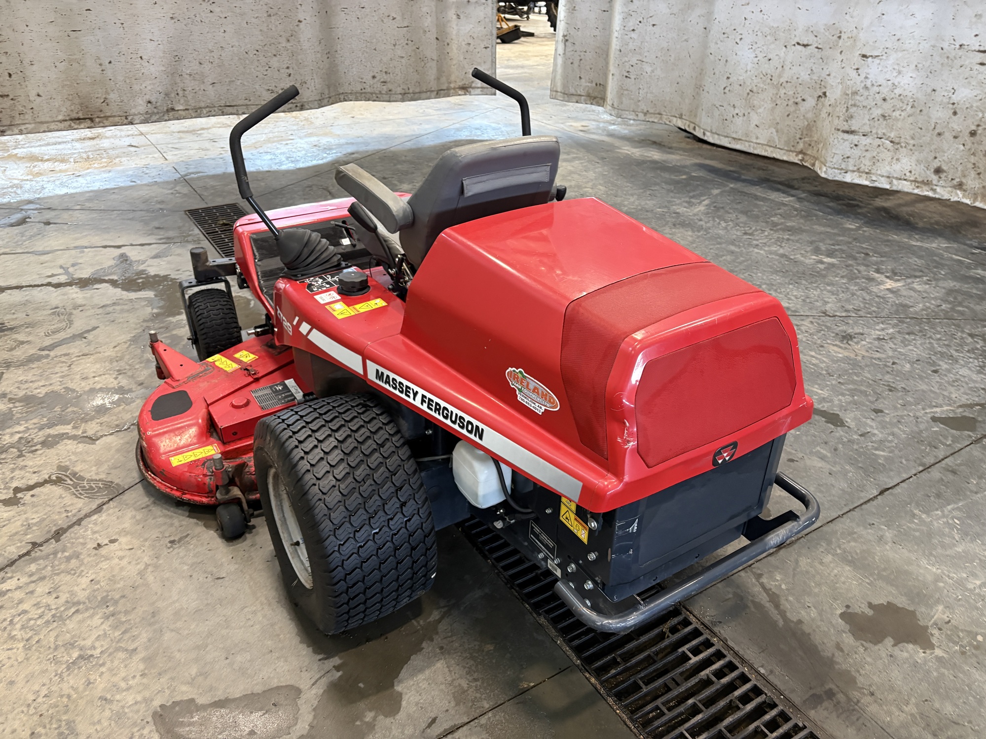 2012 Massey Ferguson ZT29 Mower/Zero Turn