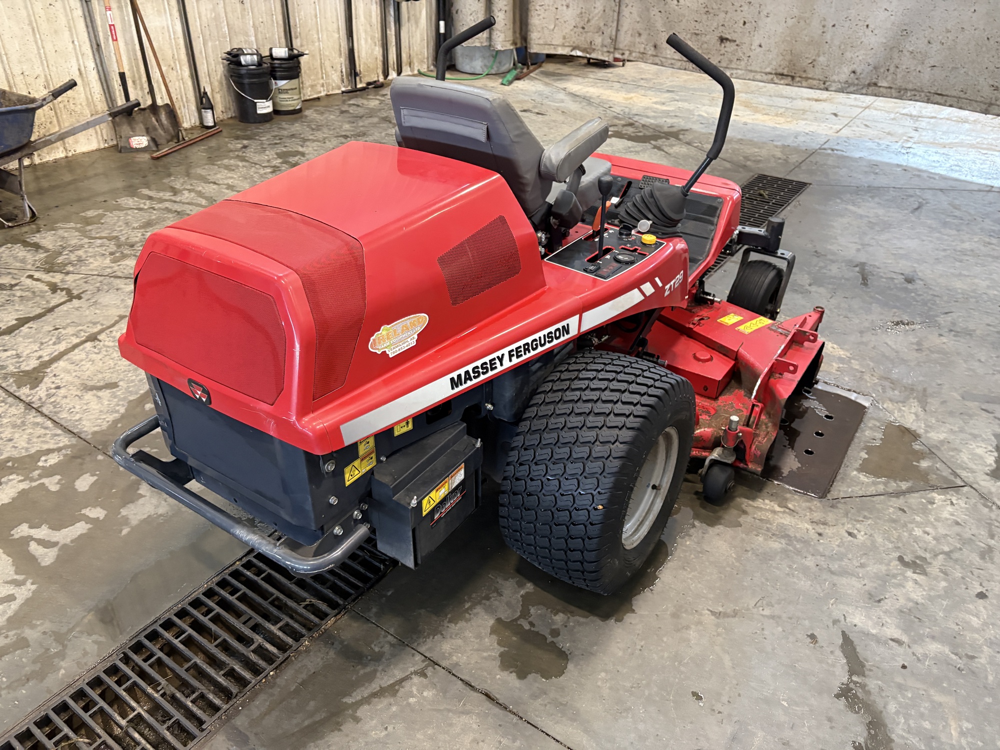 2012 Massey Ferguson ZT29 Mower/Zero Turn