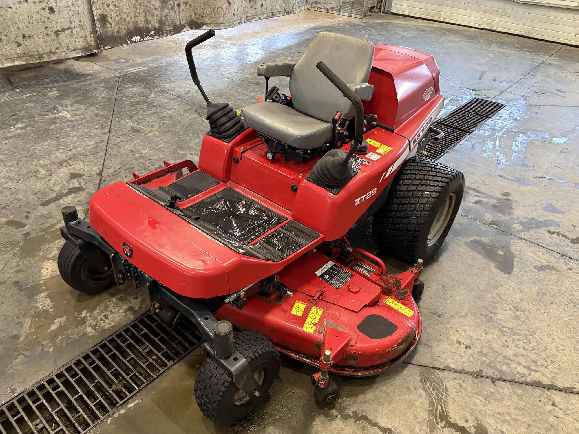 2012 Massey Ferguson ZT29 Mower/Zero Turn