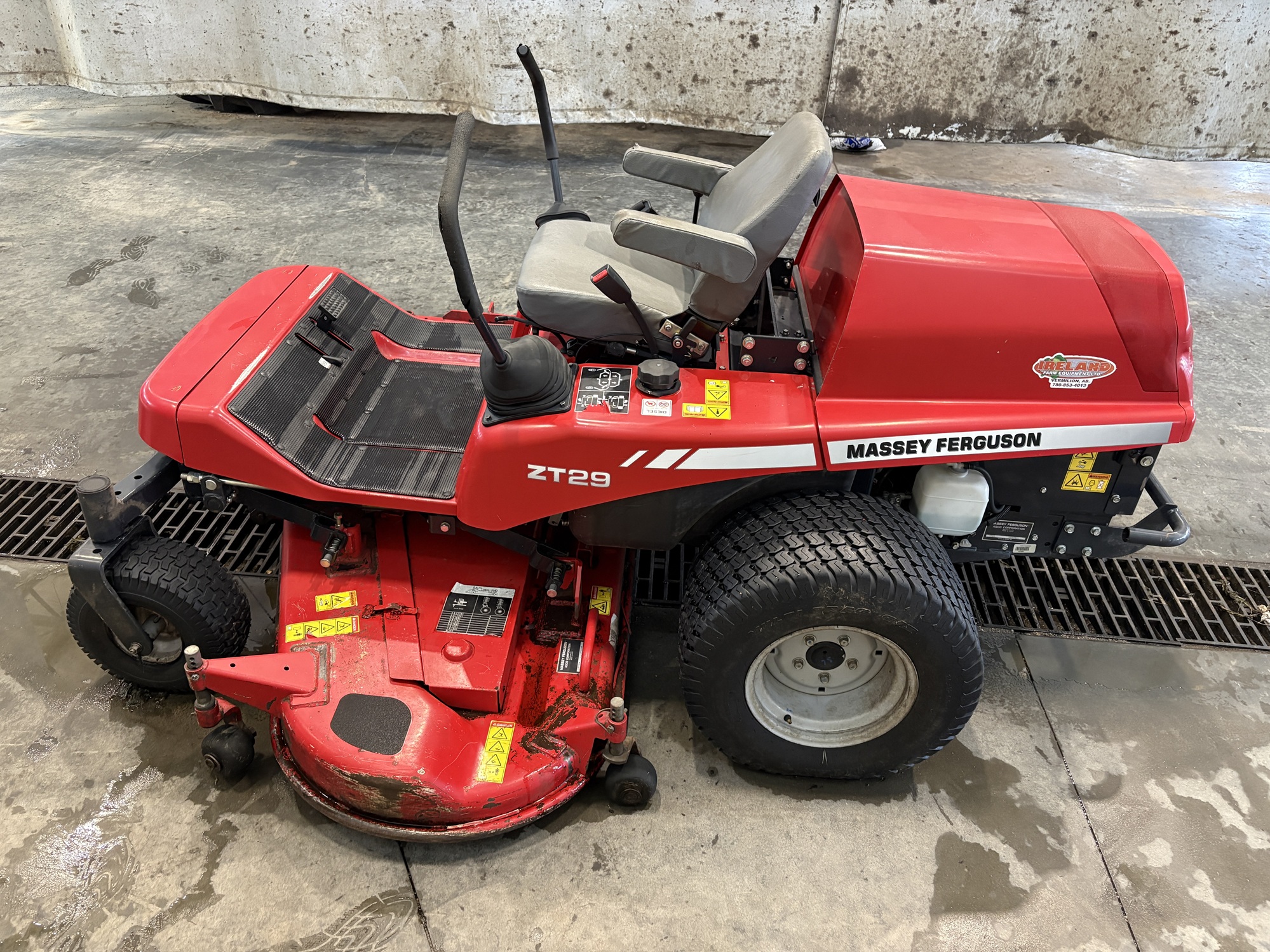 2012 Massey Ferguson ZT29 Mower/Zero Turn