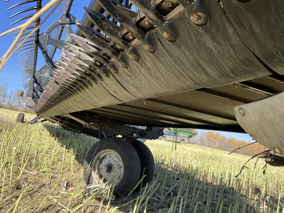 2018 MacDon FD75 Header Combine