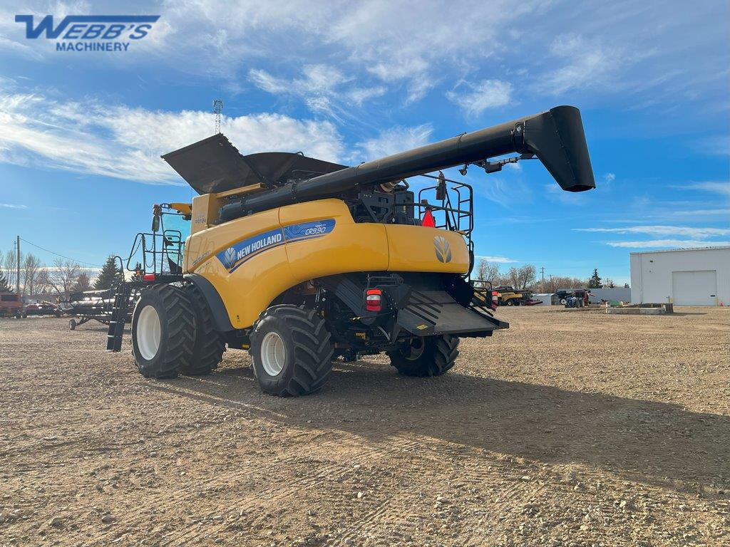2021 New Holland CR9.90 Combine