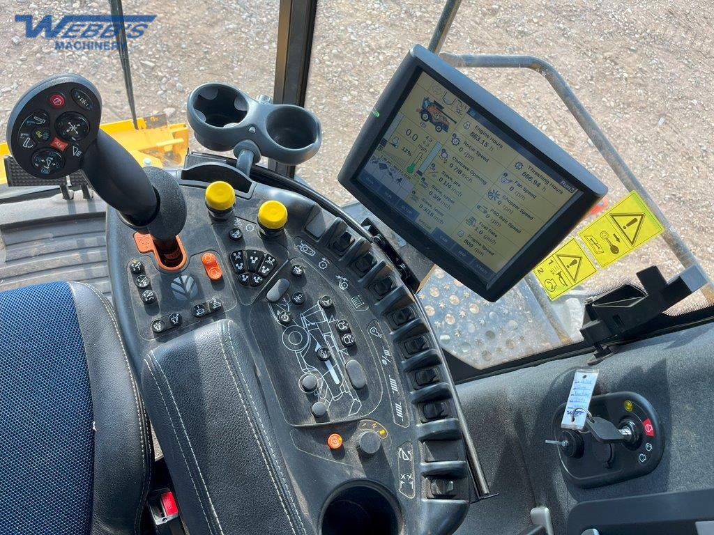 2021 New Holland CR9.90 Combine