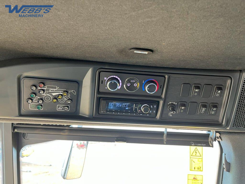 2021 New Holland CR9.90 Combine