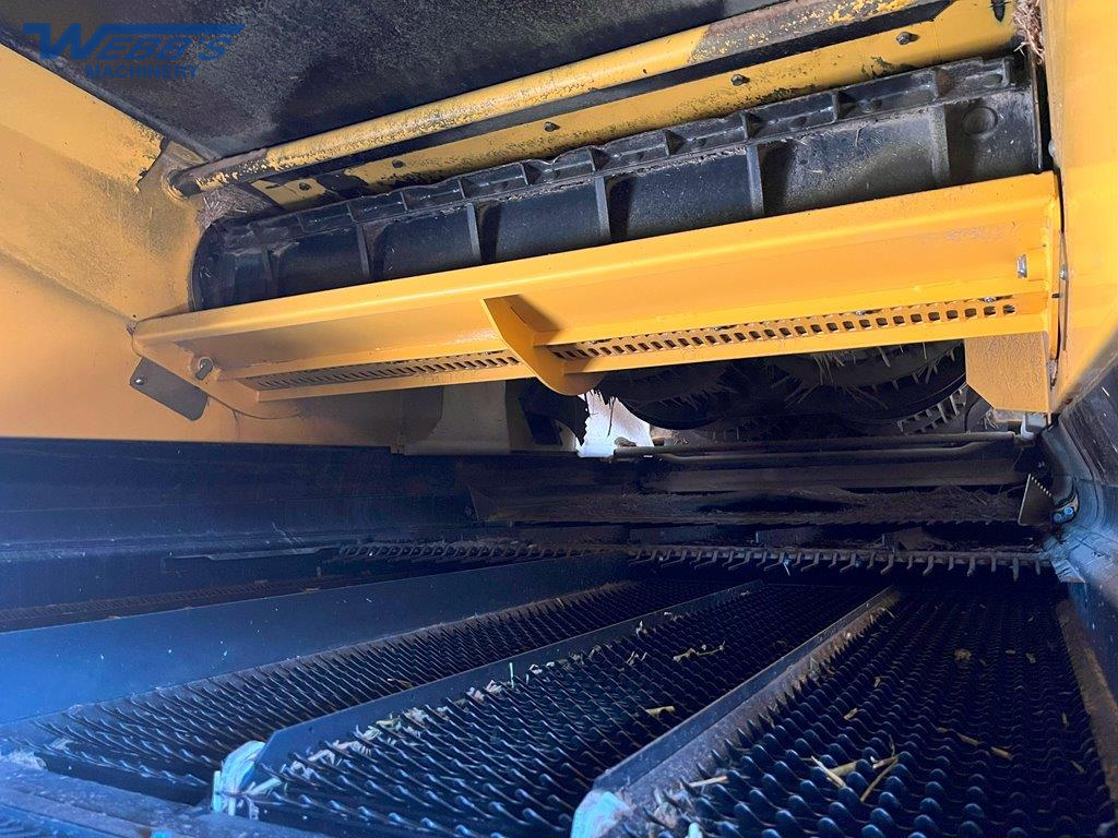 2021 New Holland CR9.90 Combine