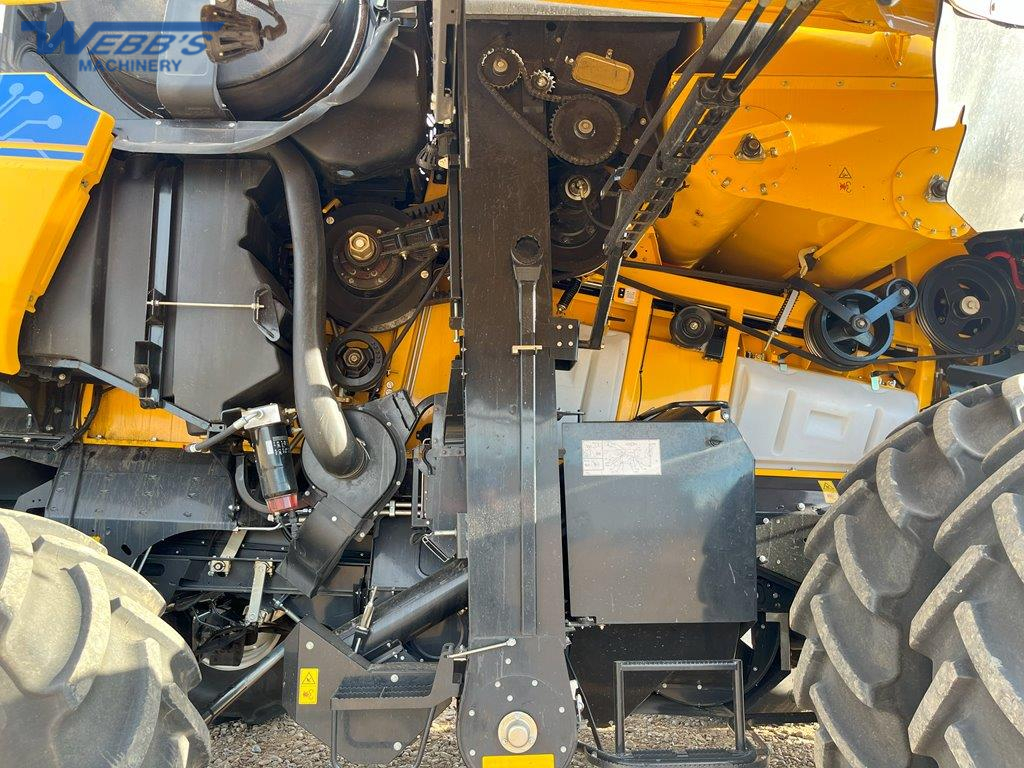 2021 New Holland CR9.90 Combine