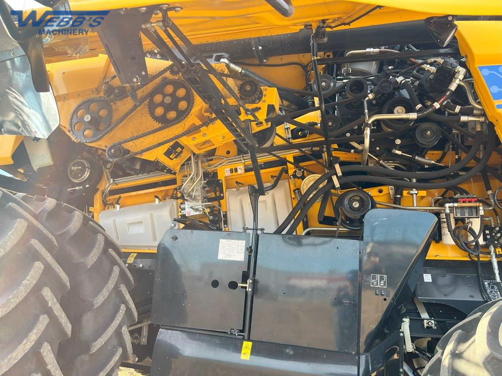 2021 New Holland CR9.90 Combine