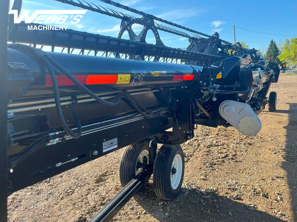 2018 MacDon FD75-35 Header Combine