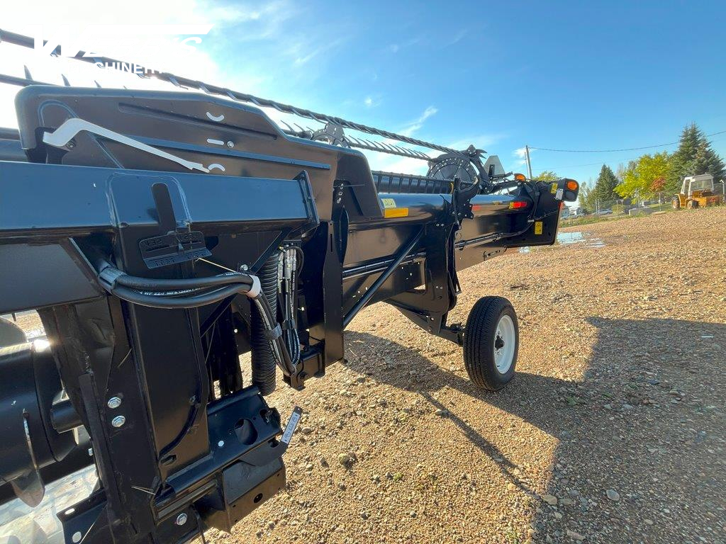 2018 MacDon FD75-35 Header Combine