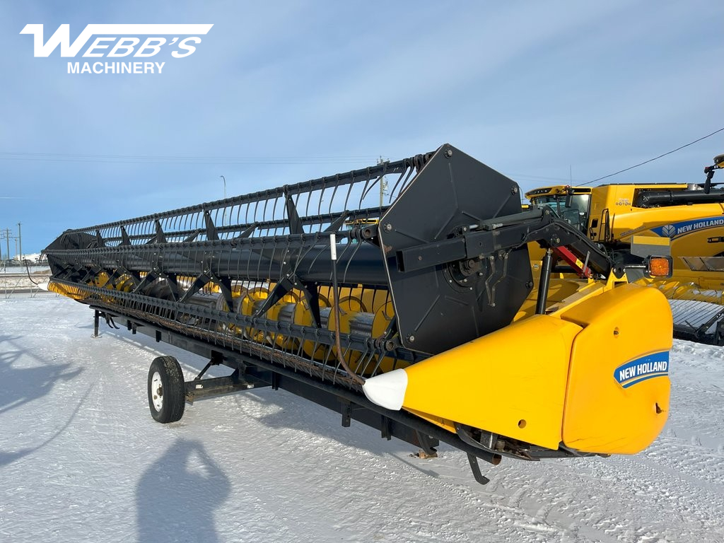 2013 New Holland 740CF-35F Header Combine