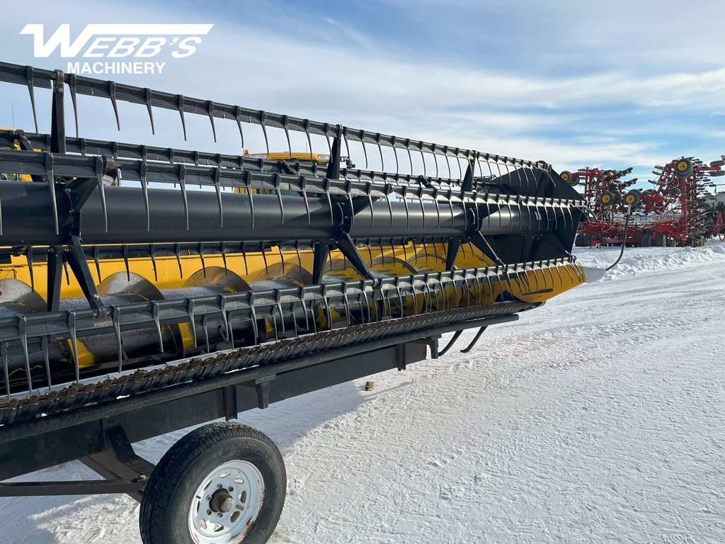 2013 New Holland 740CF-35F Header Combine