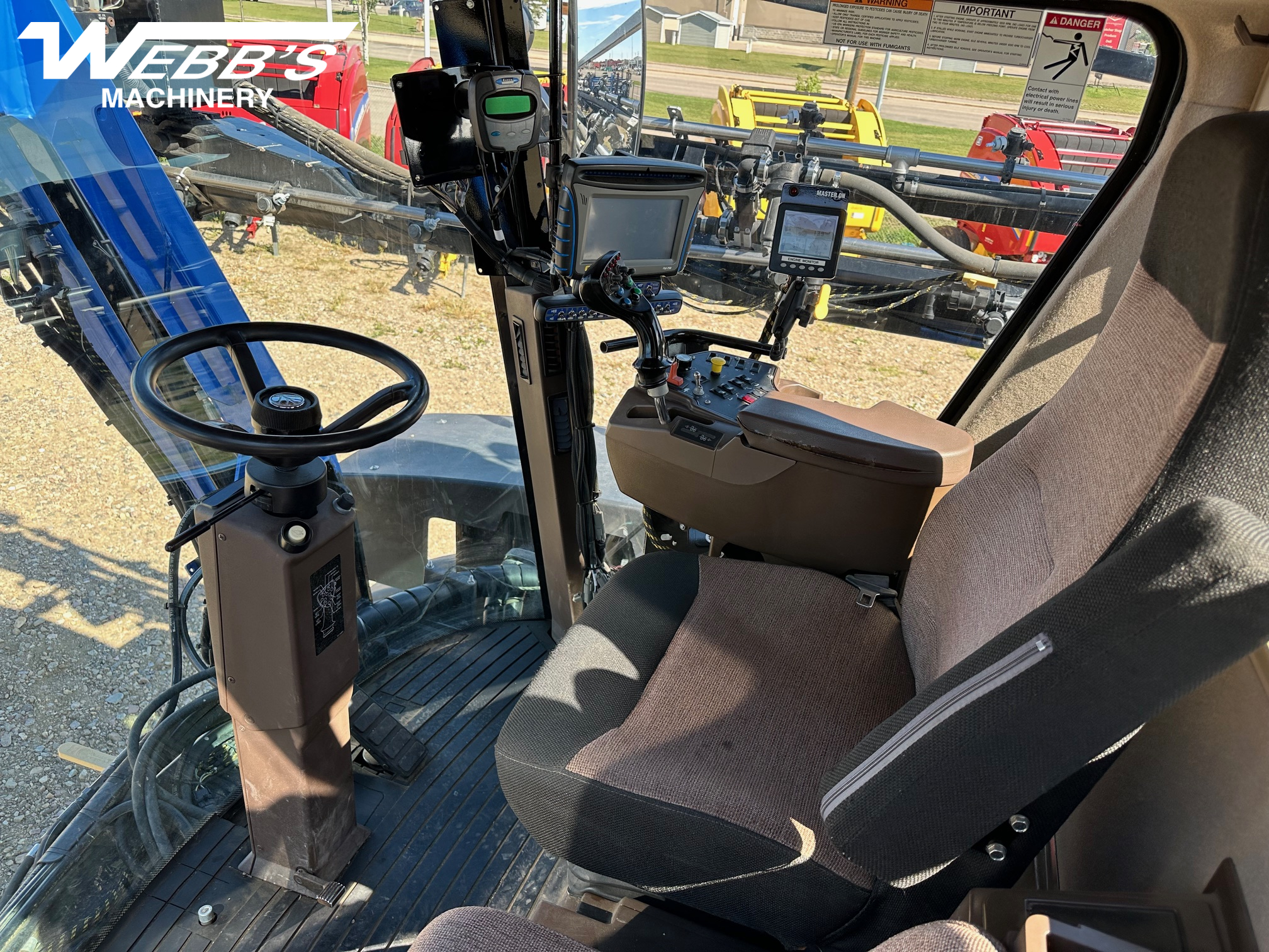 New Holland SP.275F Sprayer/High Clearance