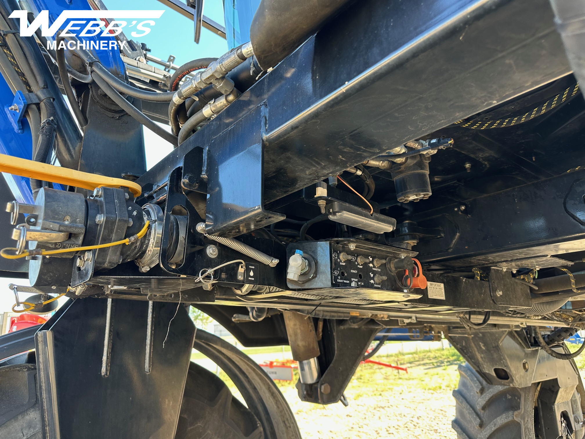 New Holland SP.275F Sprayer/High Clearance