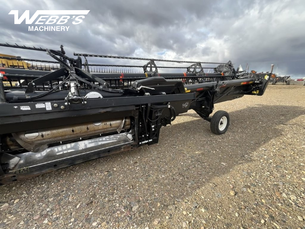 2018 MacDon FD140 Header Combine