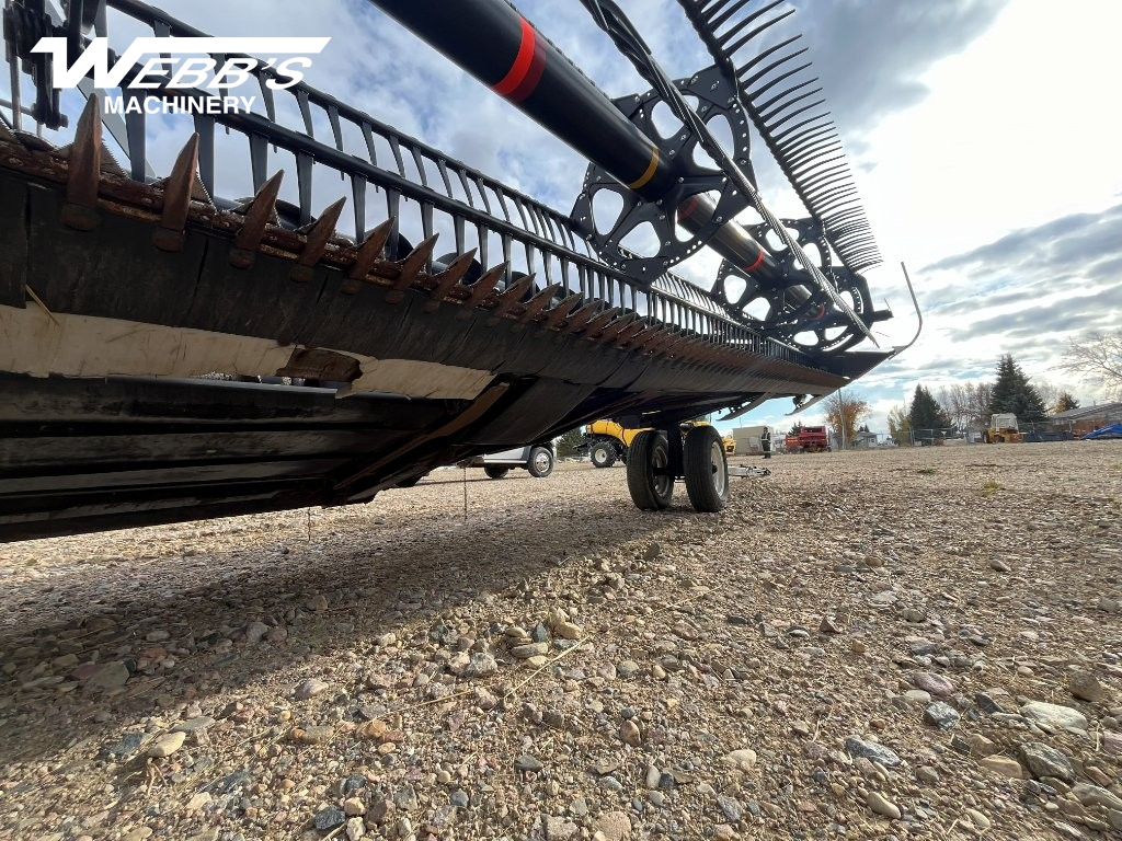 2018 MacDon FD140 Header Combine