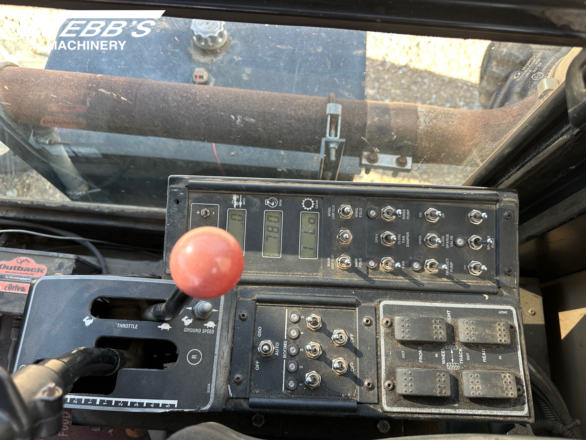 1998 Willmar 8100 Sprayer/High Clearance