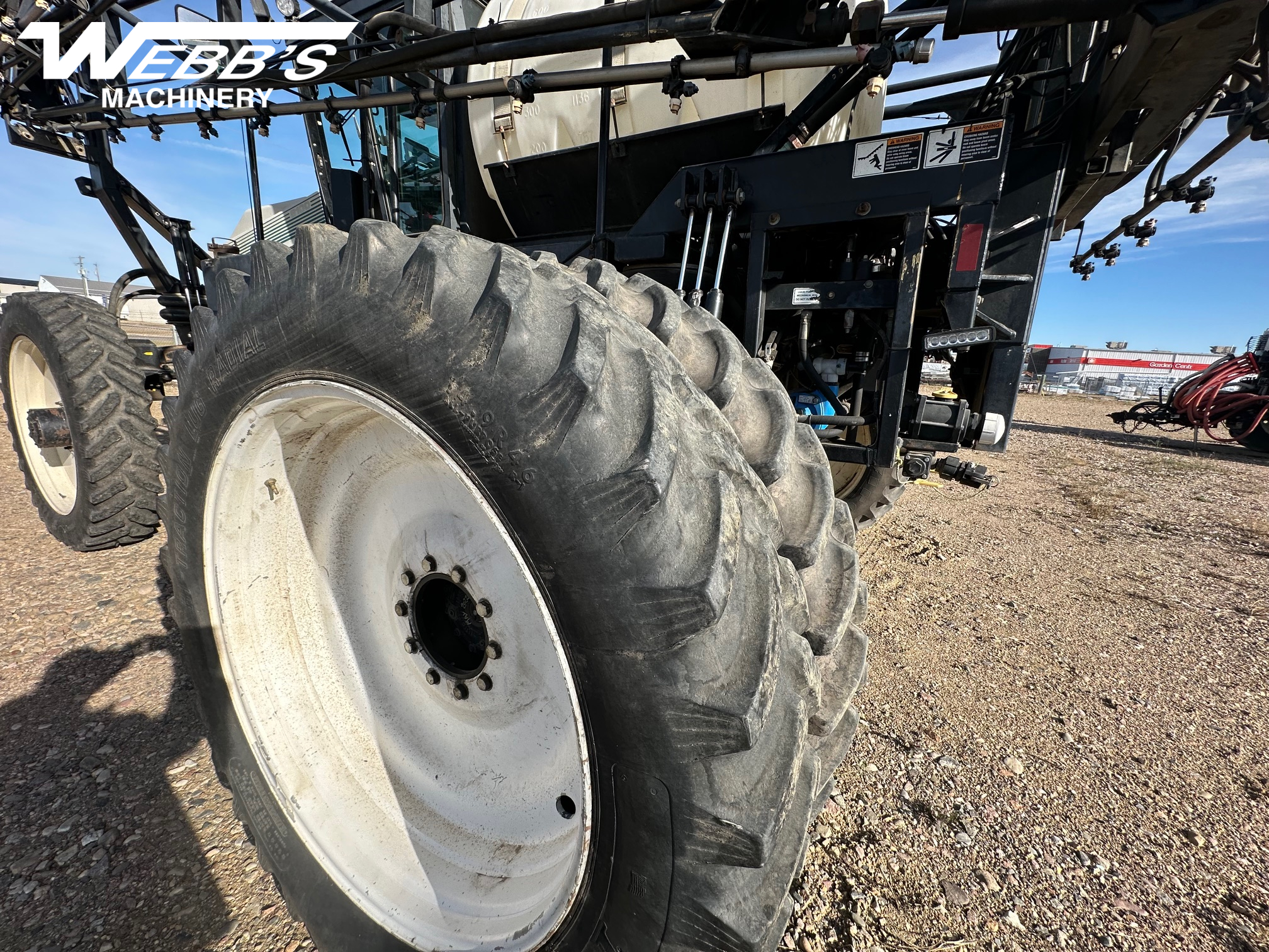 1998 Willmar 8100 Sprayer/High Clearance