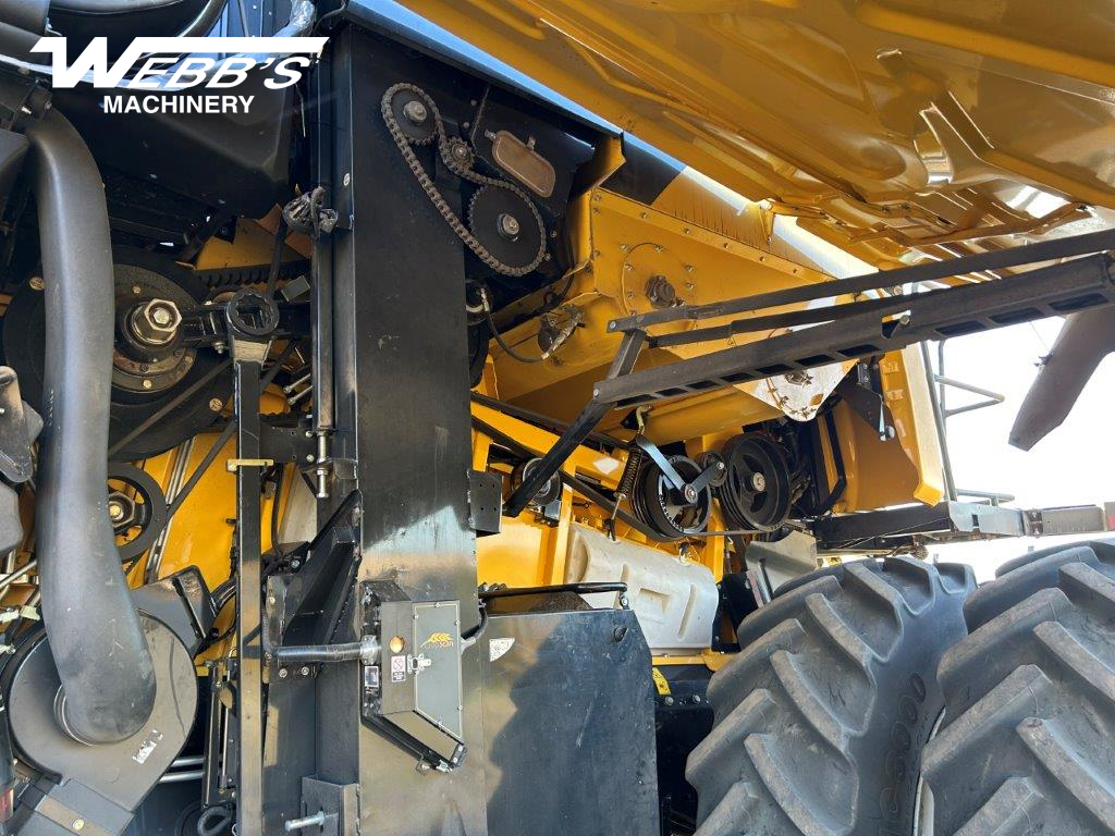 2023 New Holland CR10.90Z Combine