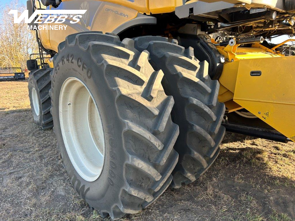 2023 New Holland CR10.90Z Combine