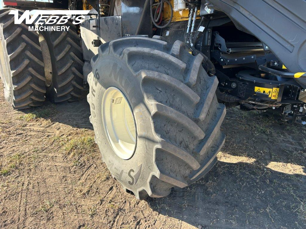 2023 New Holland CR10.90Z Combine