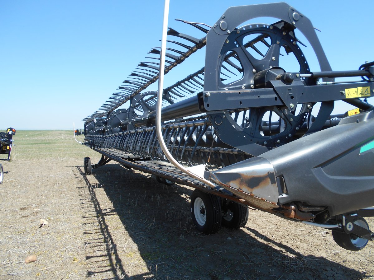 2015 MacDon FD75-40 Header Combine