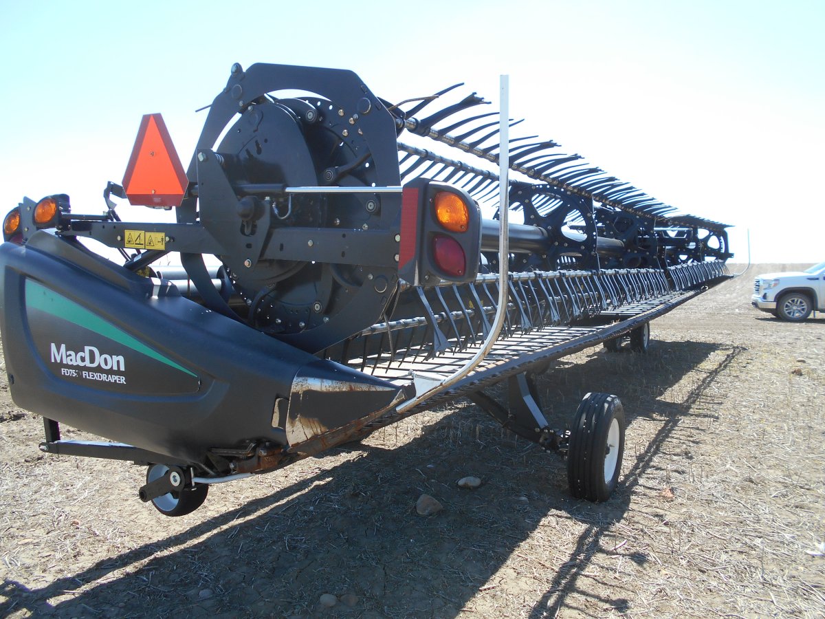 2015 MacDon FD75-40 Header Combine