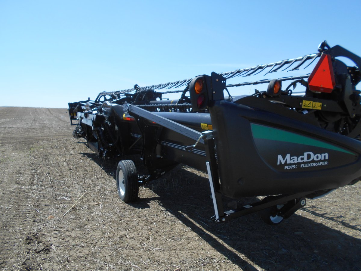 2015 MacDon FD75-40 Header Combine