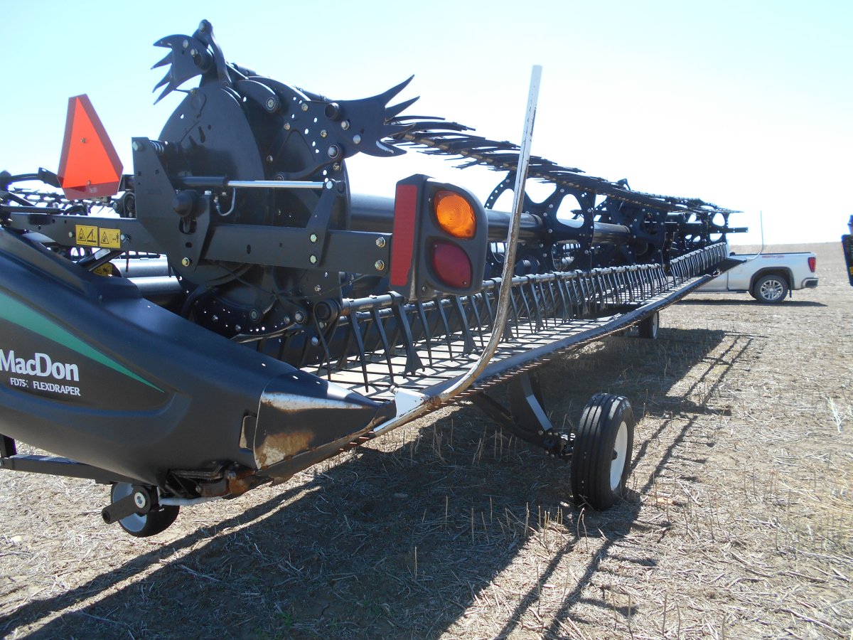 2017 MacDon FD75-40 Header Combine