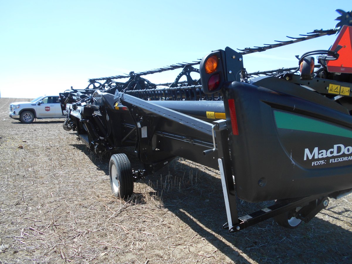 2017 MacDon FD75-40 Header Combine