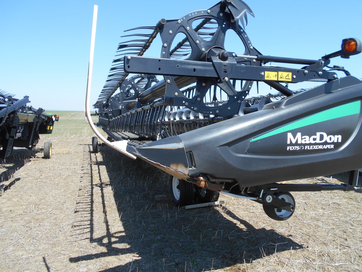 2017 MacDon FD75-40 Header Combine