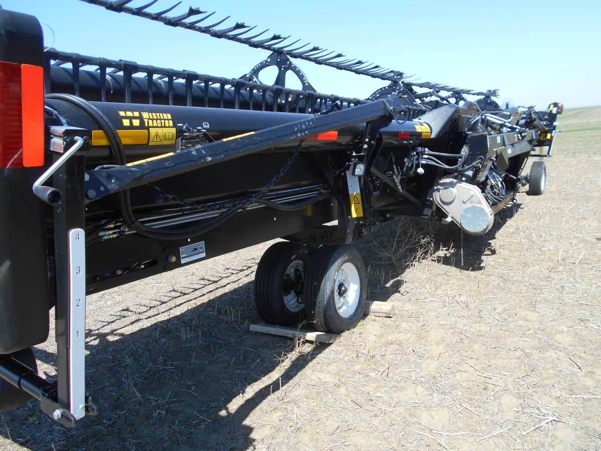 2017 MacDon FD75-40 Header Combine