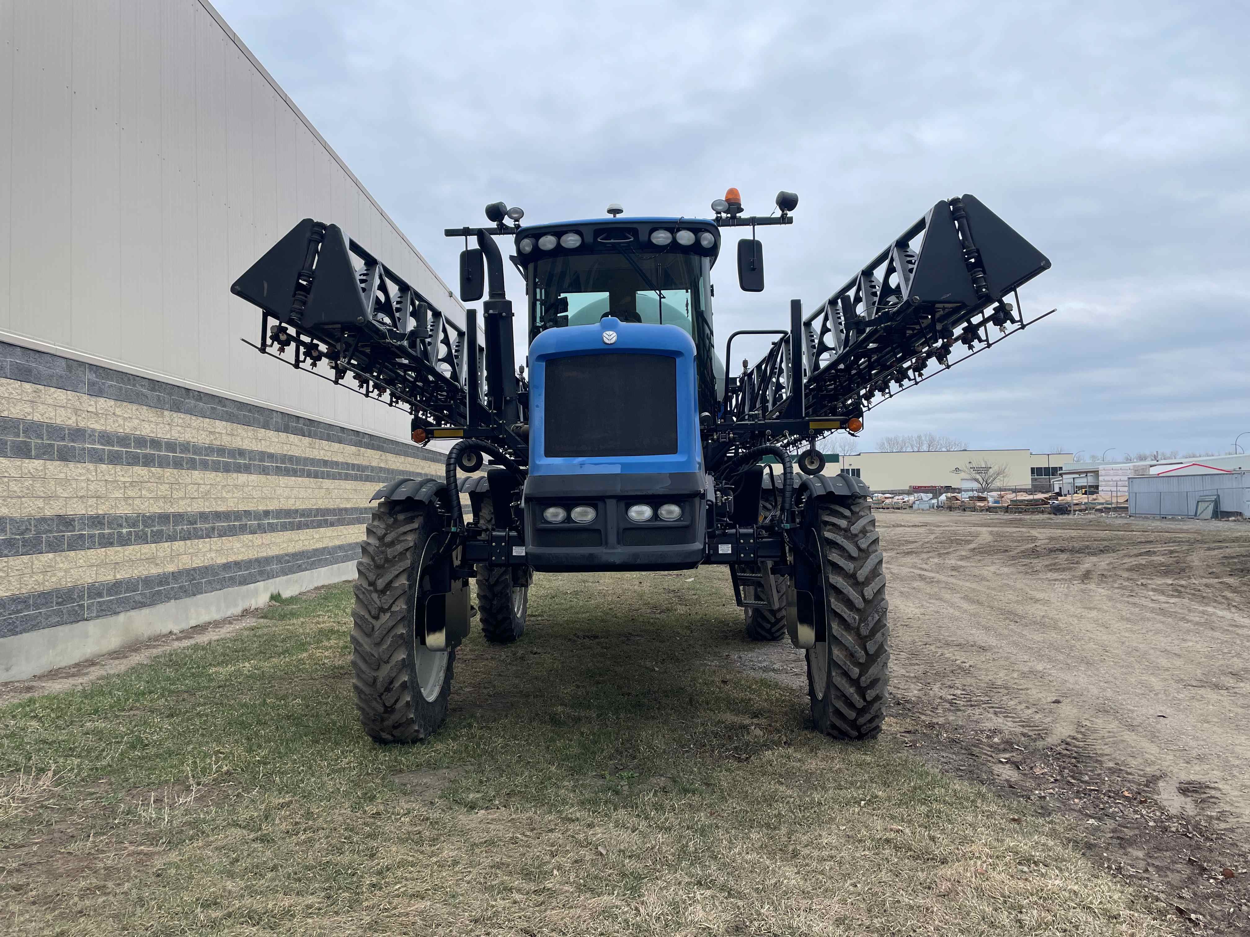 2012 New Holland SP275R Sprayer/High Clearance