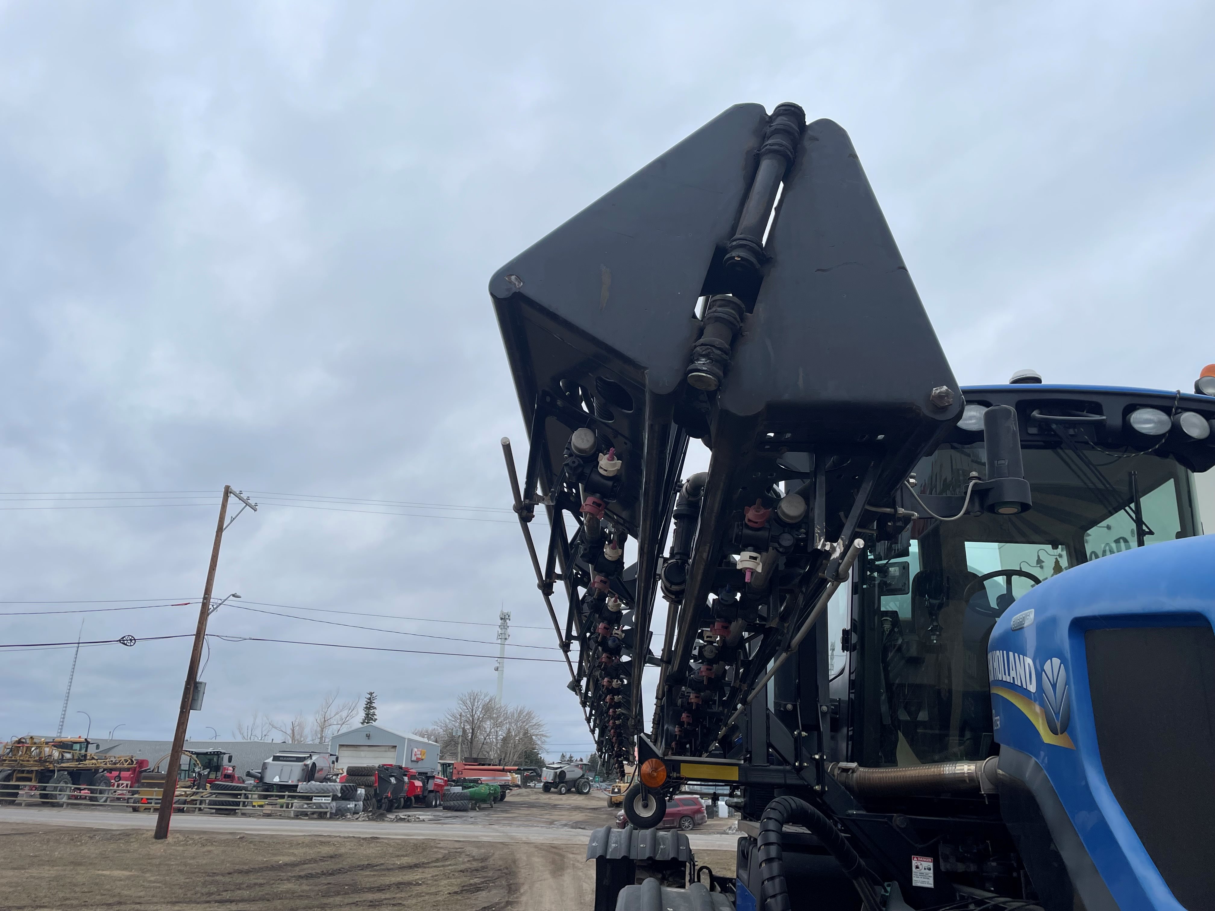 2012 New Holland SP275R Sprayer/High Clearance