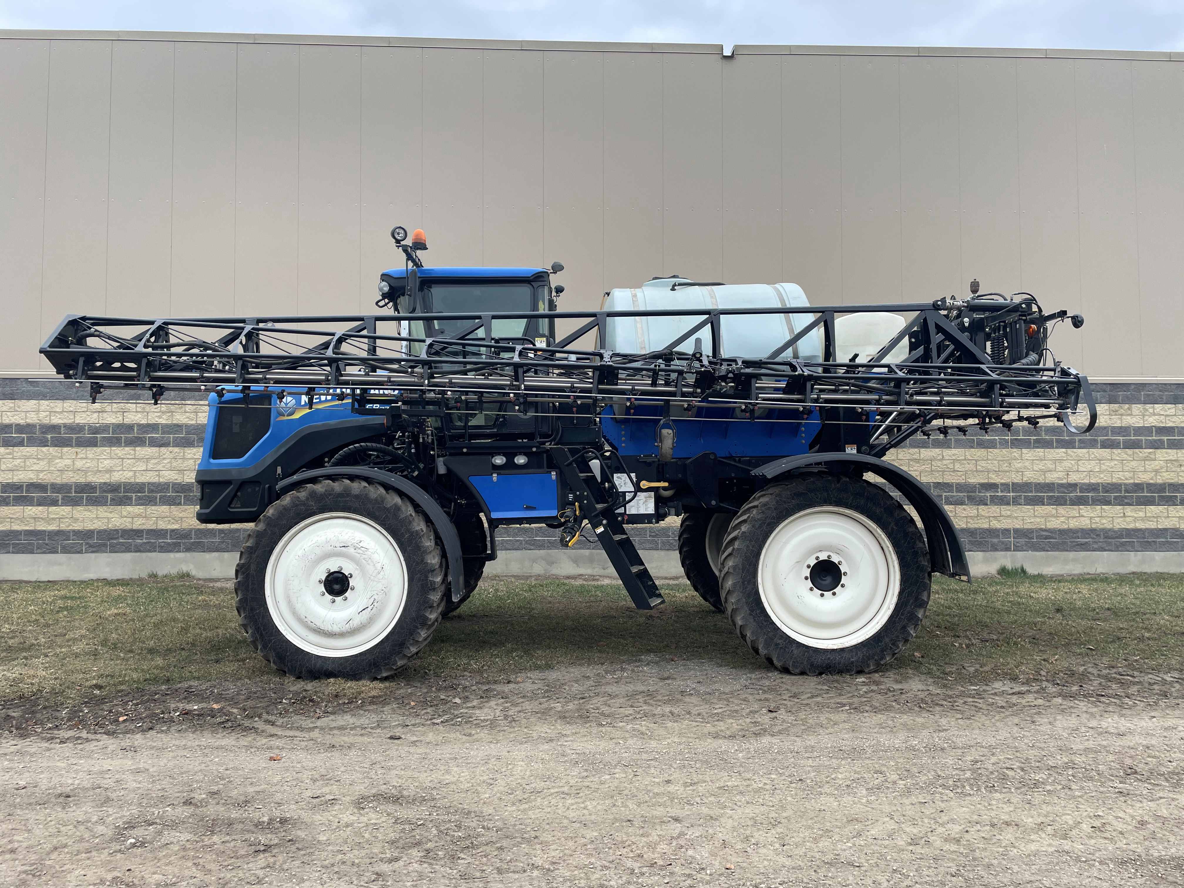 2012 New Holland SP275R Sprayer/High Clearance