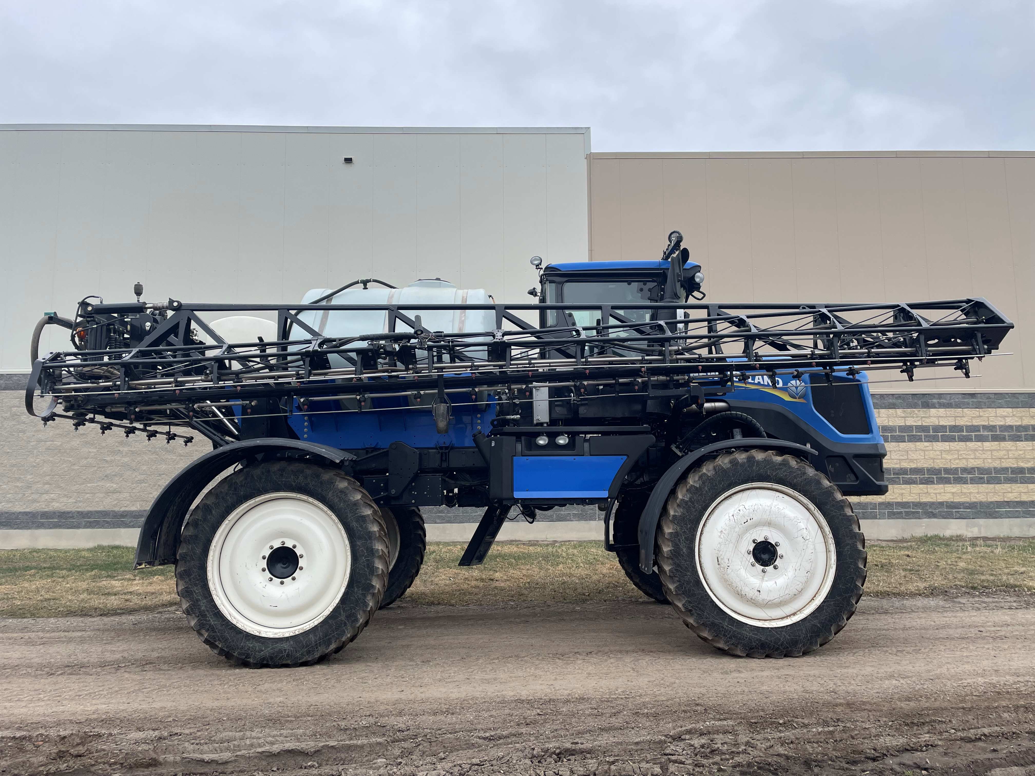 2012 New Holland SP275R Sprayer/High Clearance