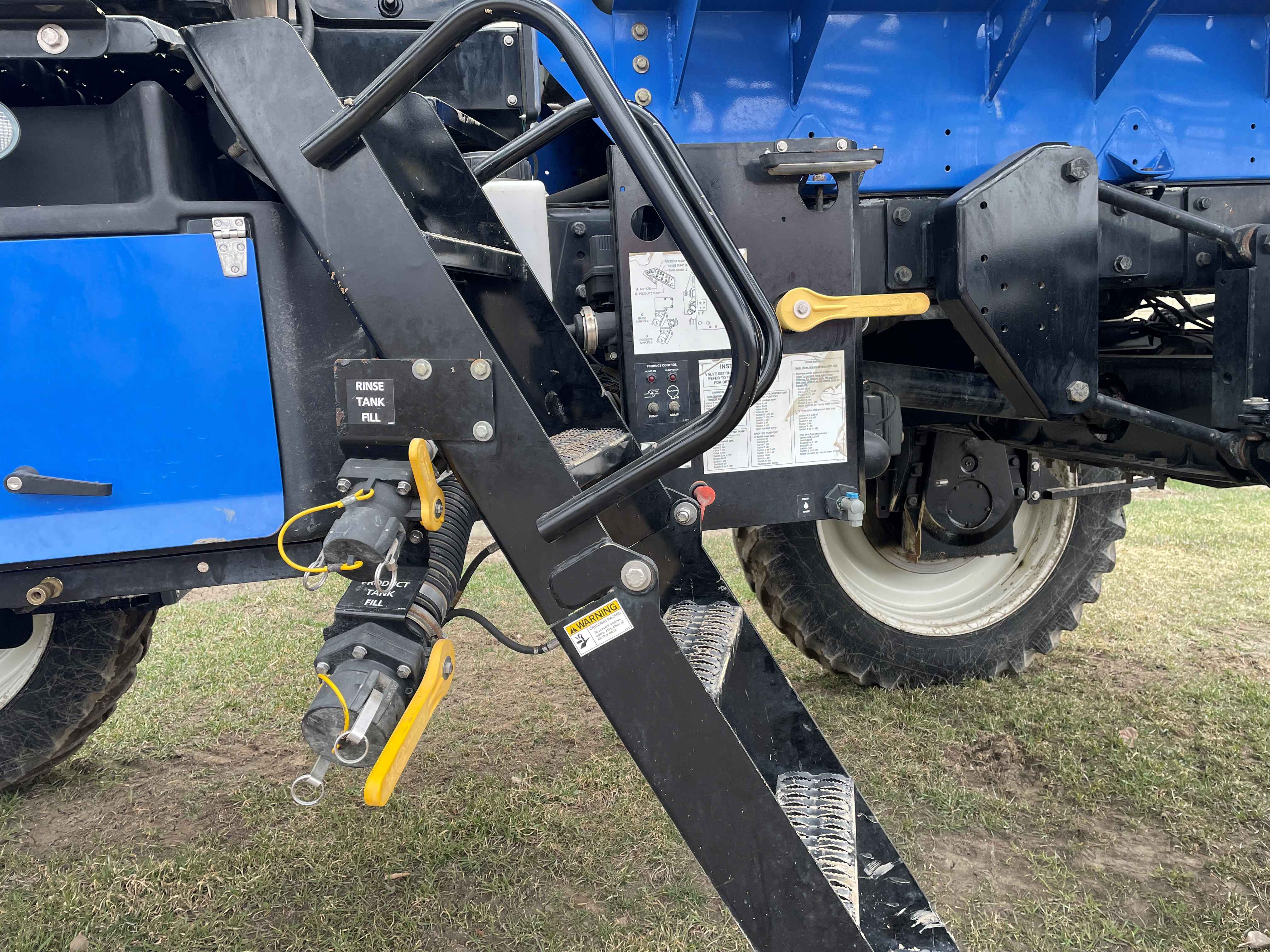 2012 New Holland SP275R Sprayer/High Clearance