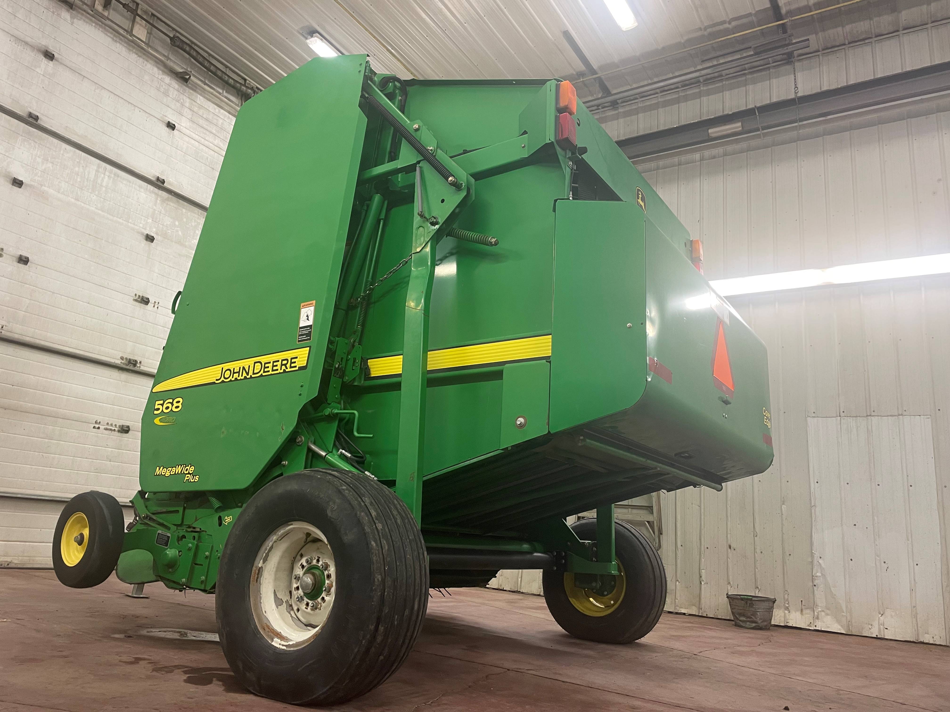 2008 John Deere 568 Baler/Round