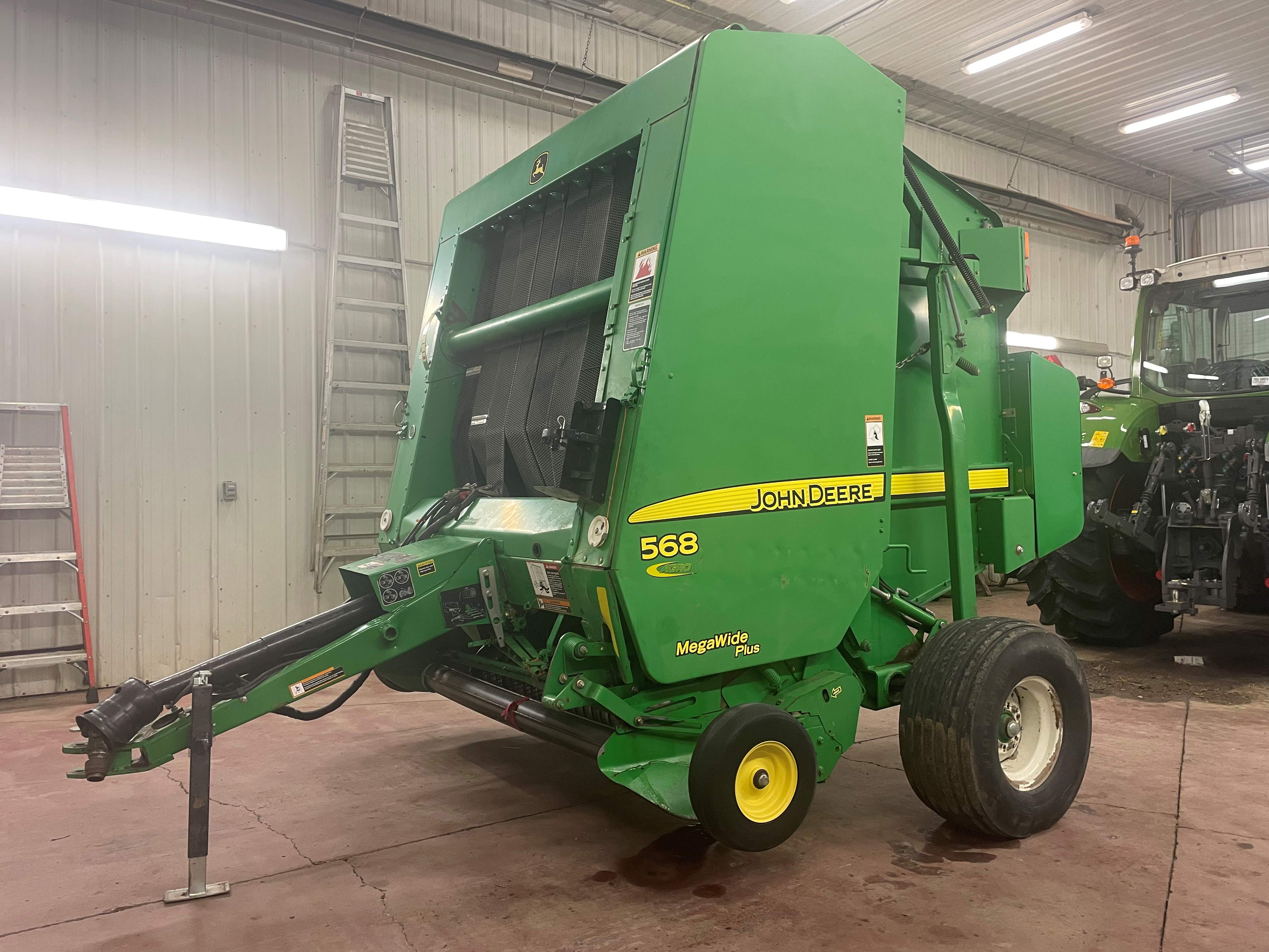 2008 John Deere 568 Baler/Round