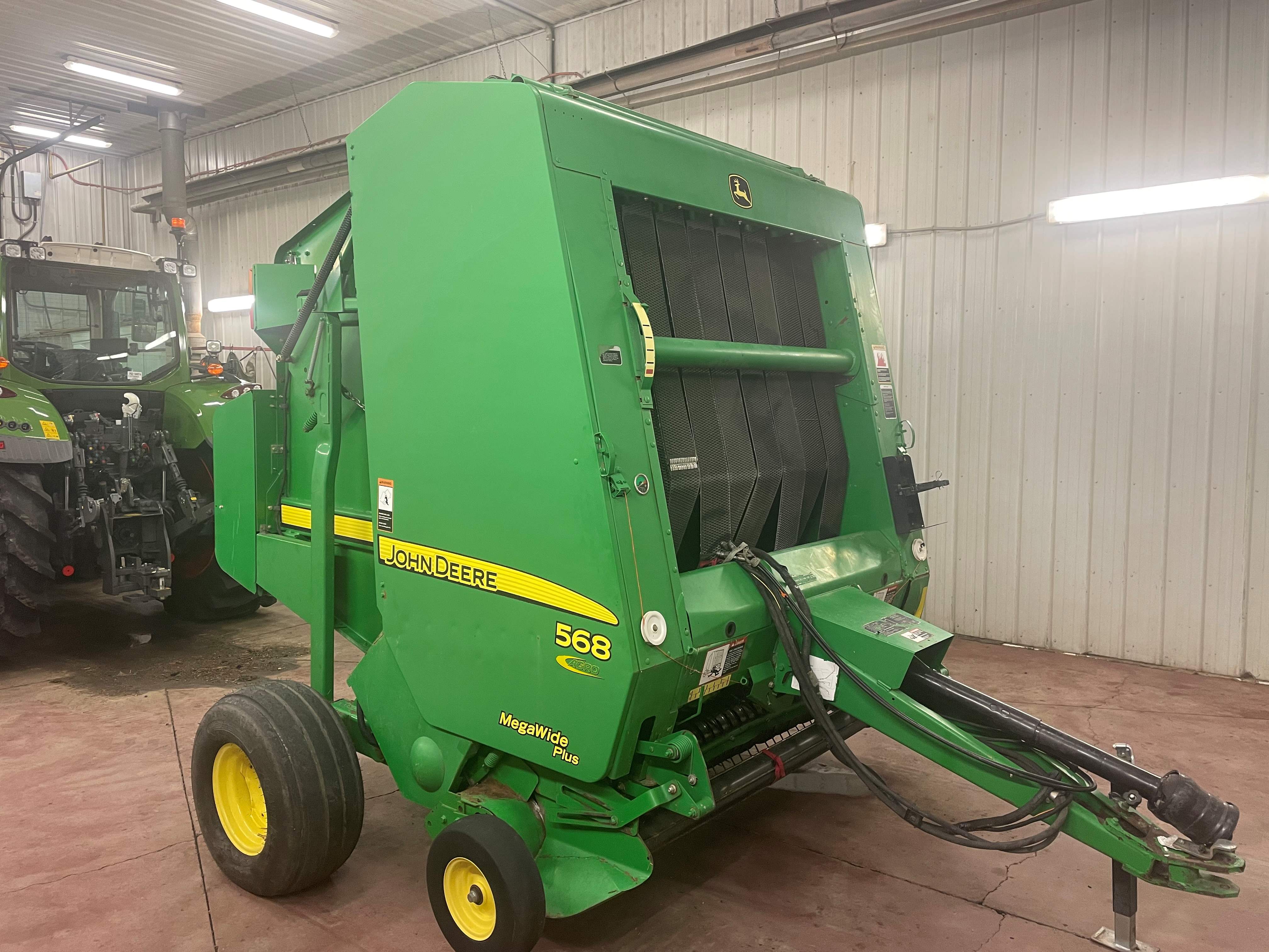 2008 John Deere 568 Baler/Round