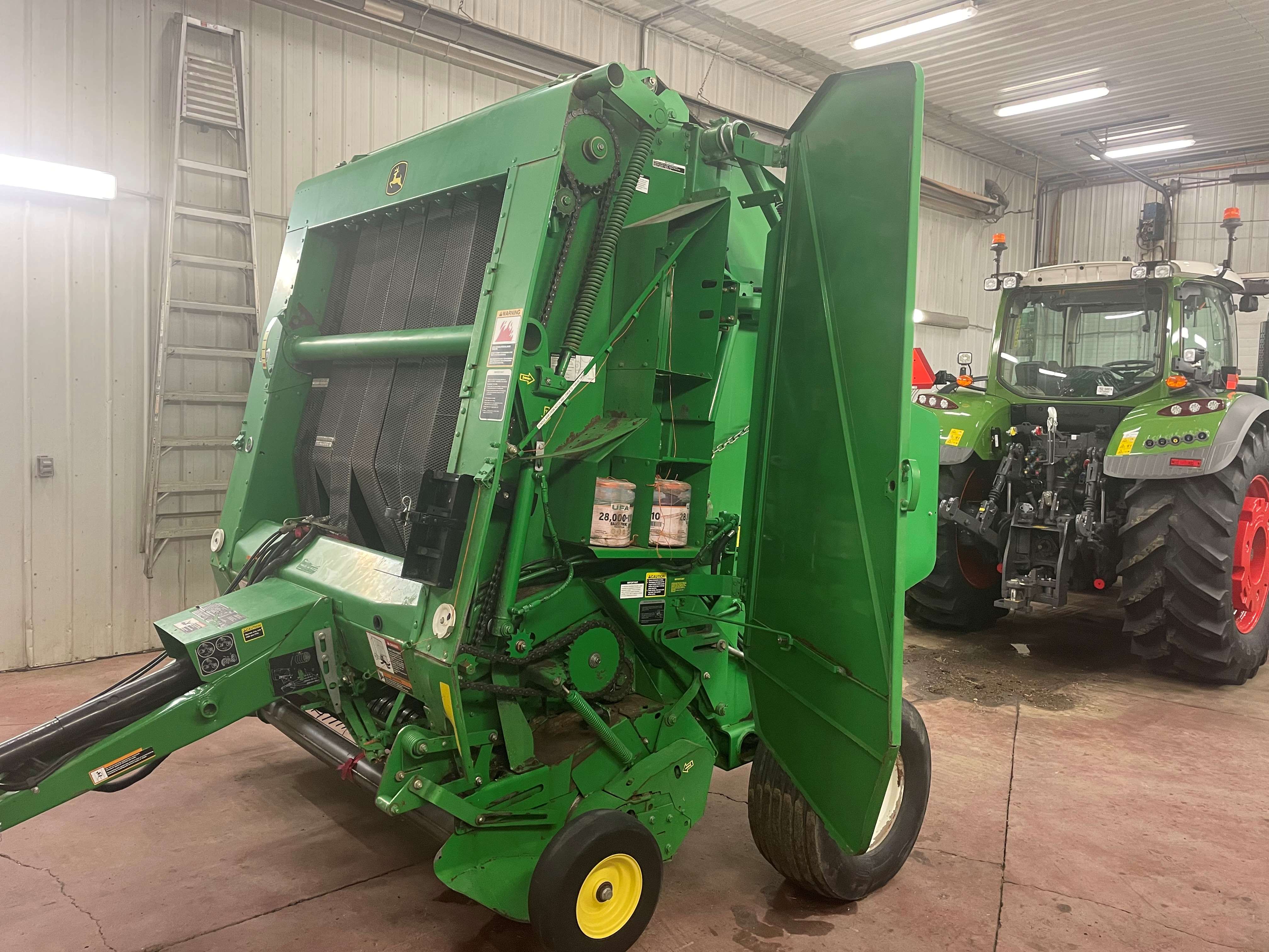 2008 John Deere 568 Baler/Round